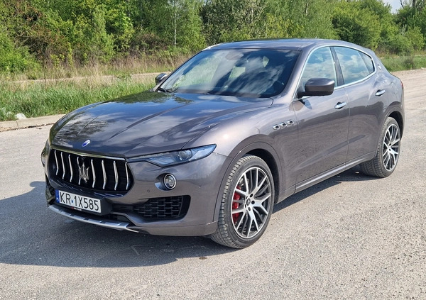 Maserati Levante cena 188000 przebieg: 138000, rok produkcji 2016 z Warszawa małe 172